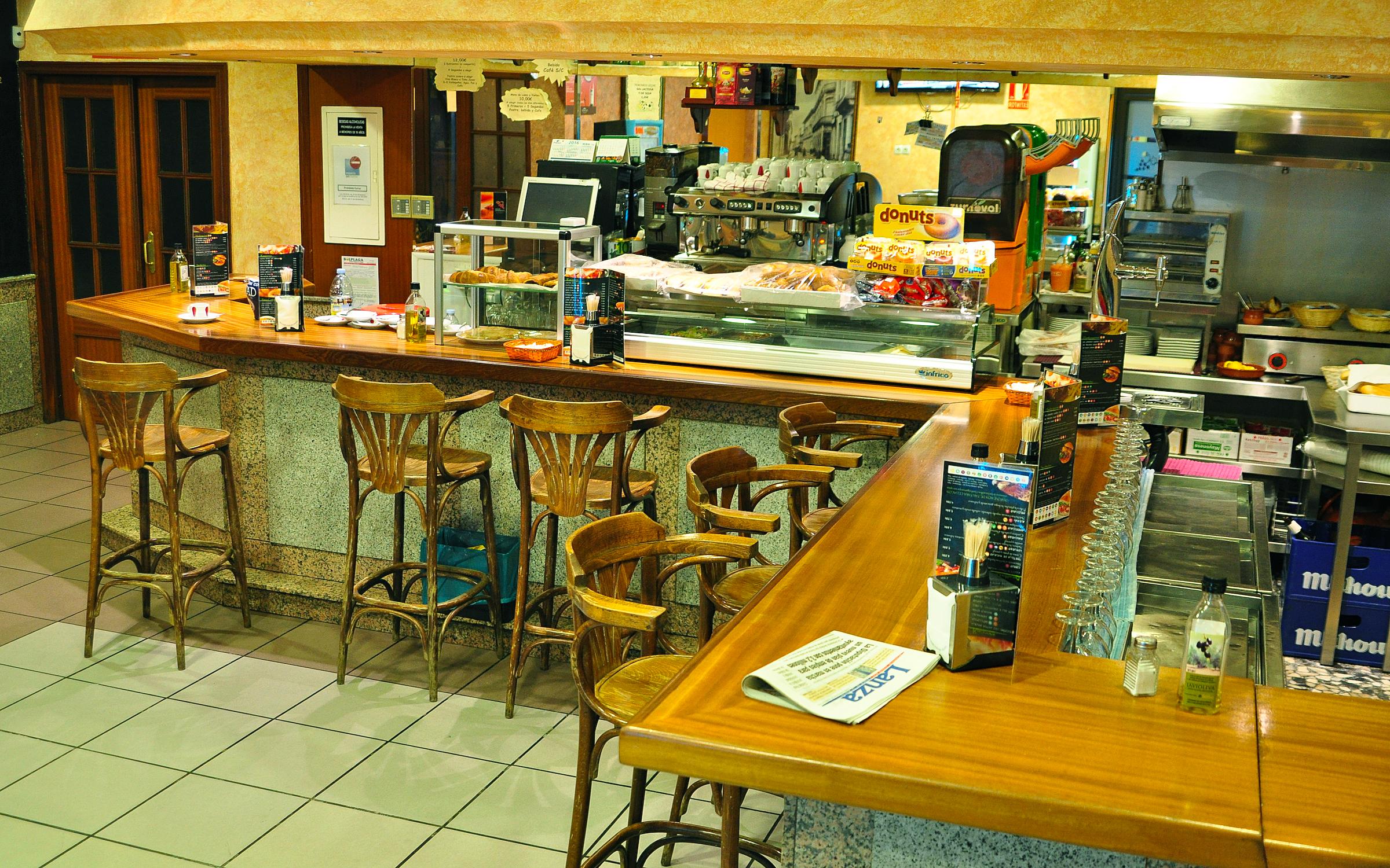Hostal Valdepenas By Bossh Hotels Exteriör bild