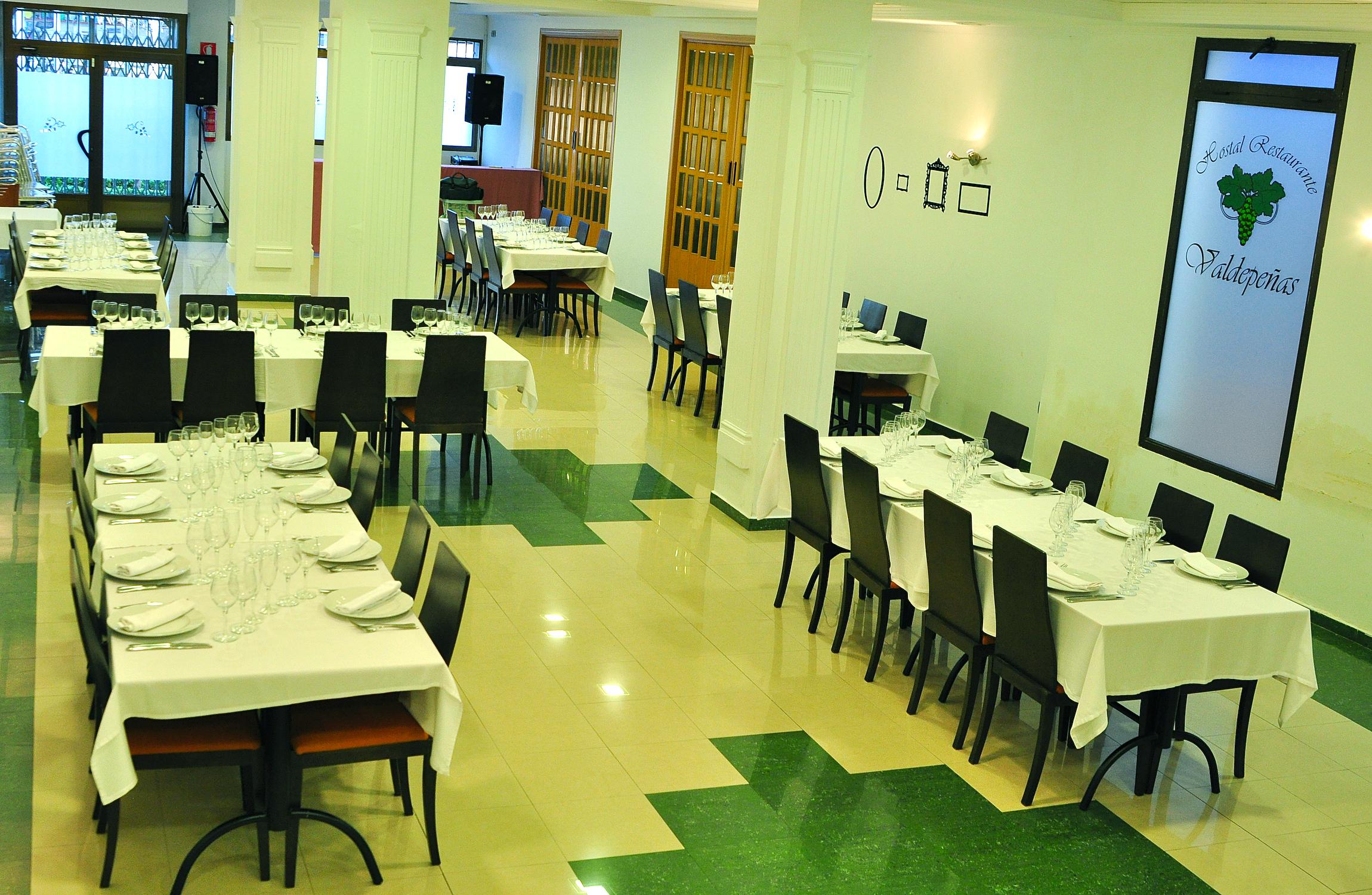 Hostal Valdepenas By Bossh Hotels Exteriör bild