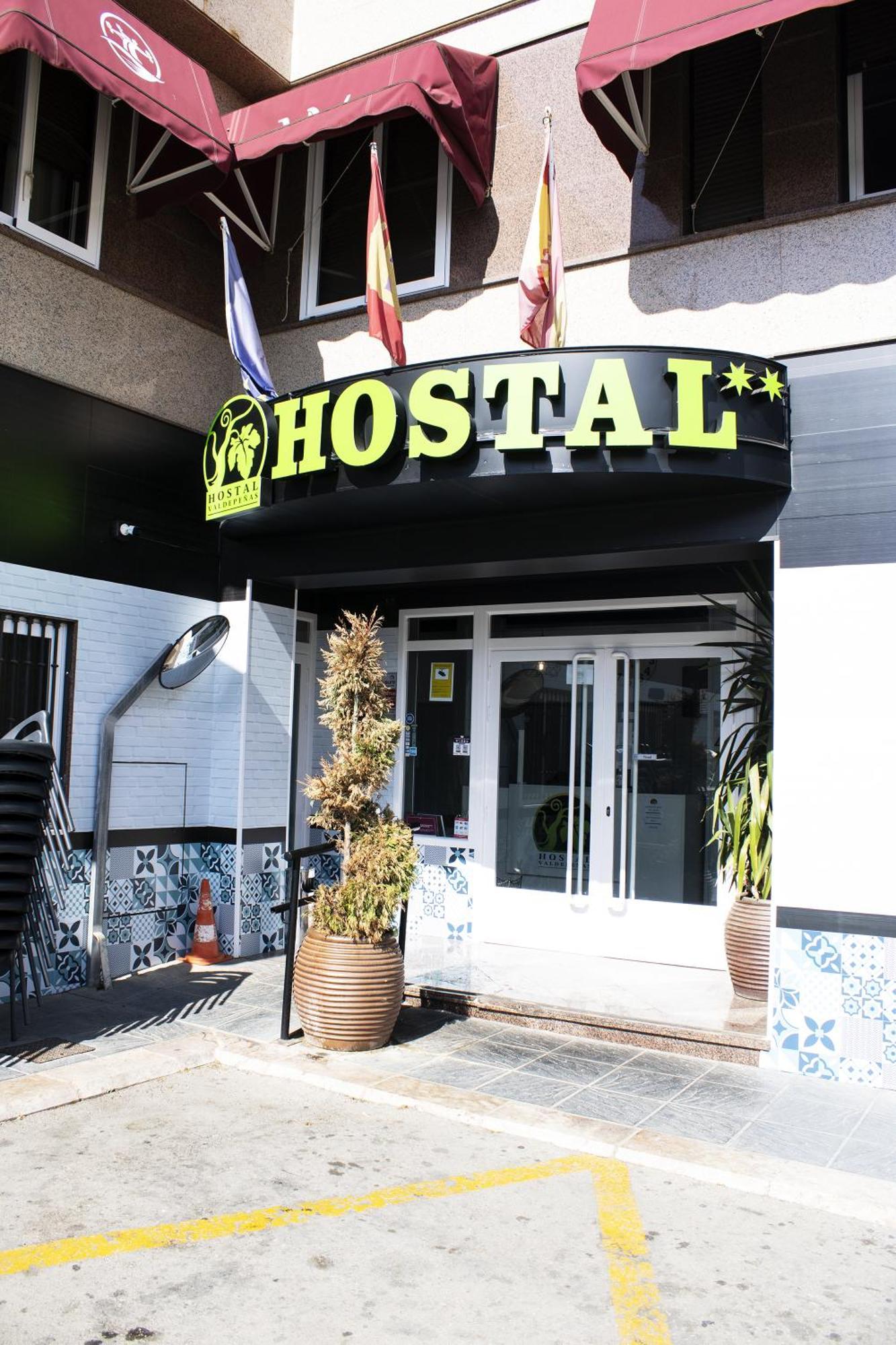 Hostal Valdepenas By Bossh Hotels Exteriör bild