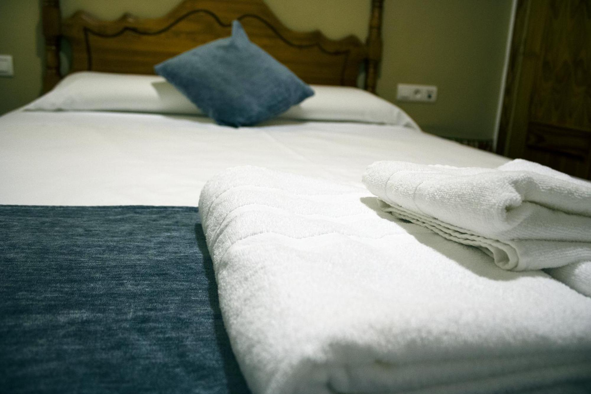 Hostal Valdepenas By Bossh Hotels Exteriör bild