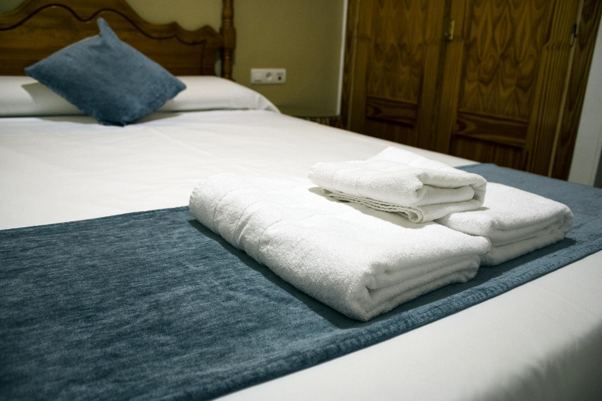 Hostal Valdepenas By Bossh Hotels Exteriör bild