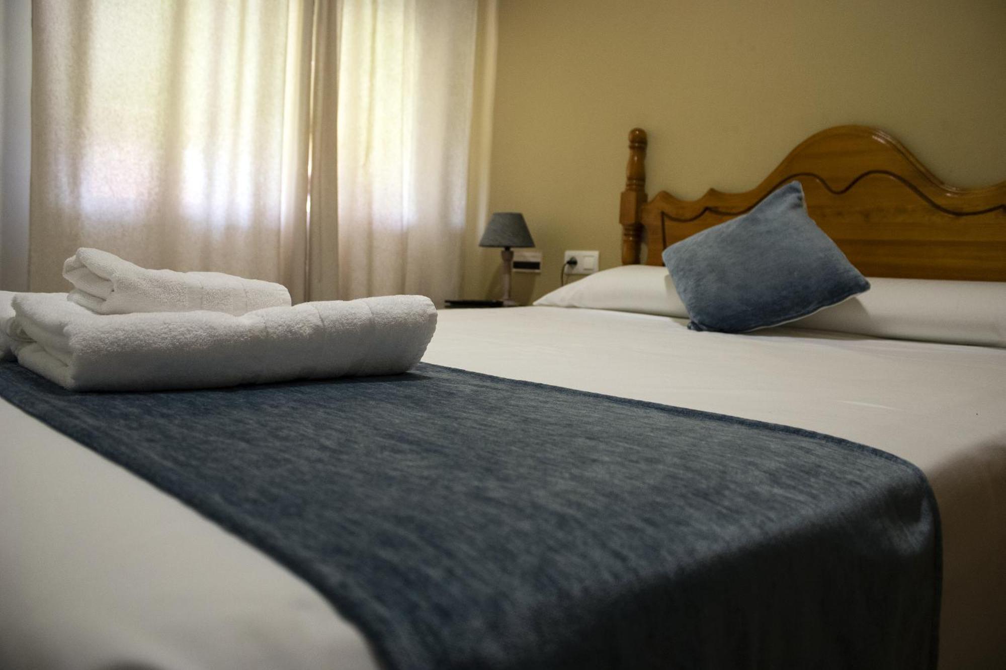 Hostal Valdepenas By Bossh Hotels Exteriör bild
