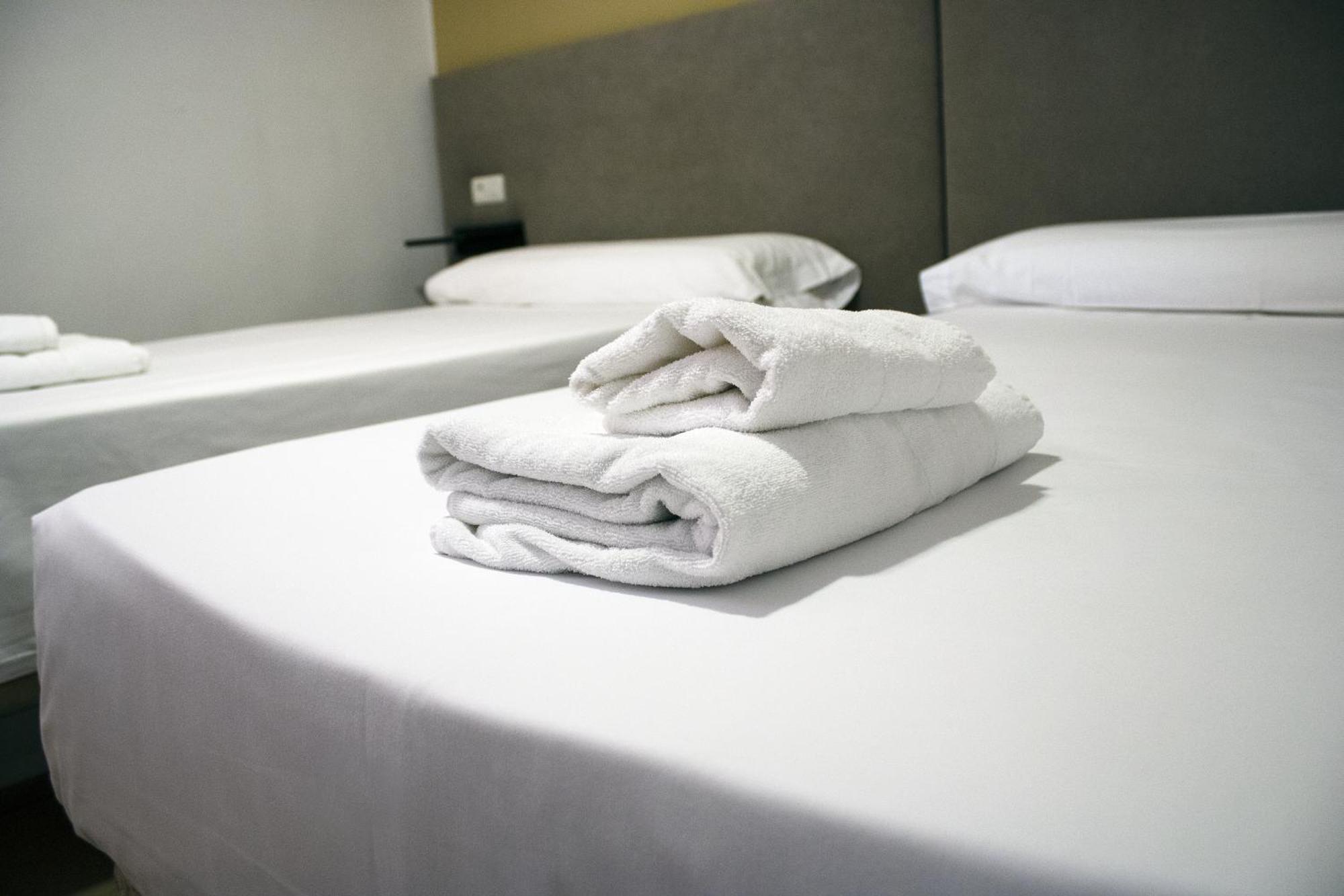 Hostal Valdepenas By Bossh Hotels Exteriör bild