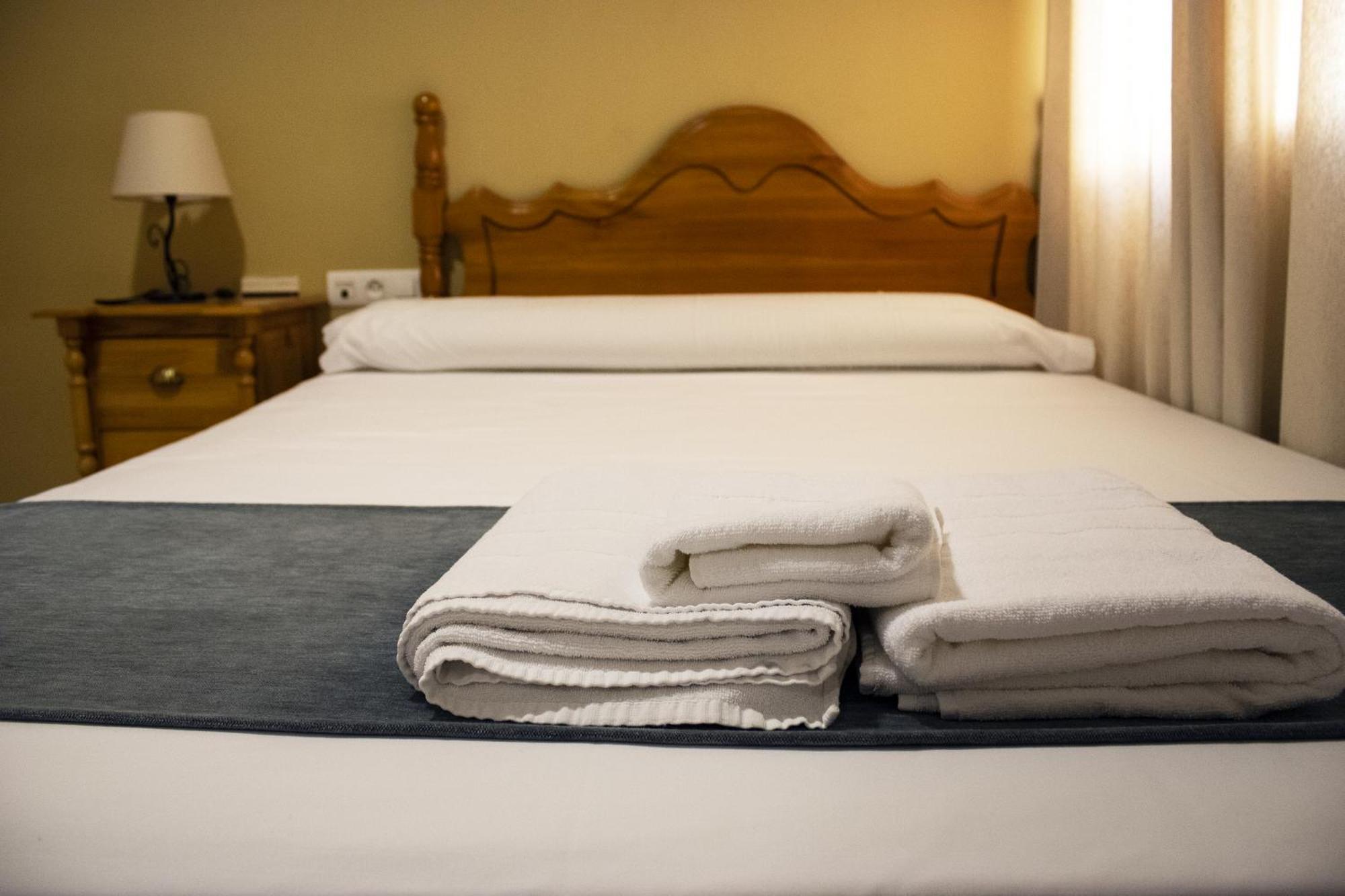 Hostal Valdepenas By Bossh Hotels Exteriör bild