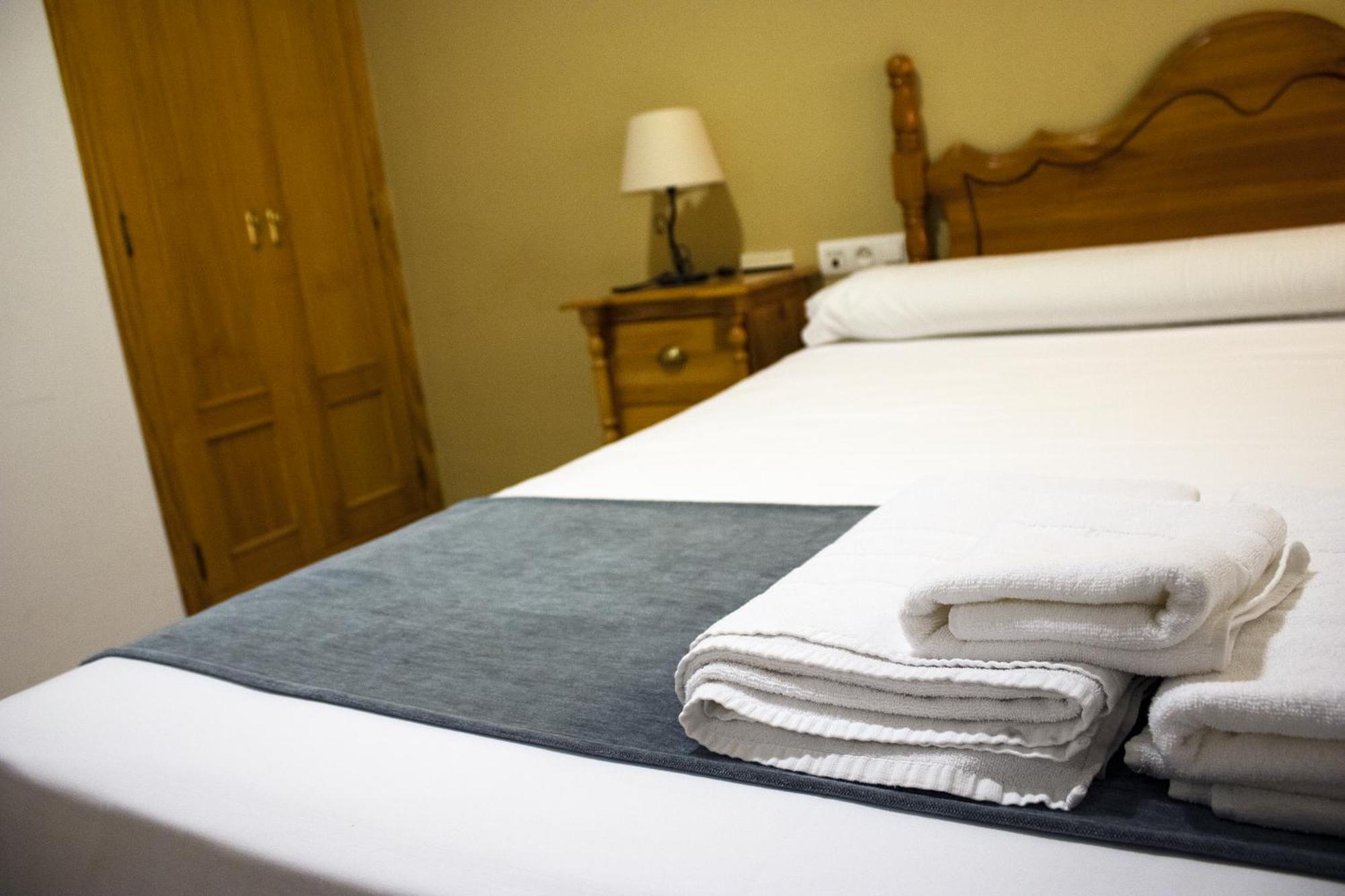 Hostal Valdepenas By Bossh Hotels Exteriör bild