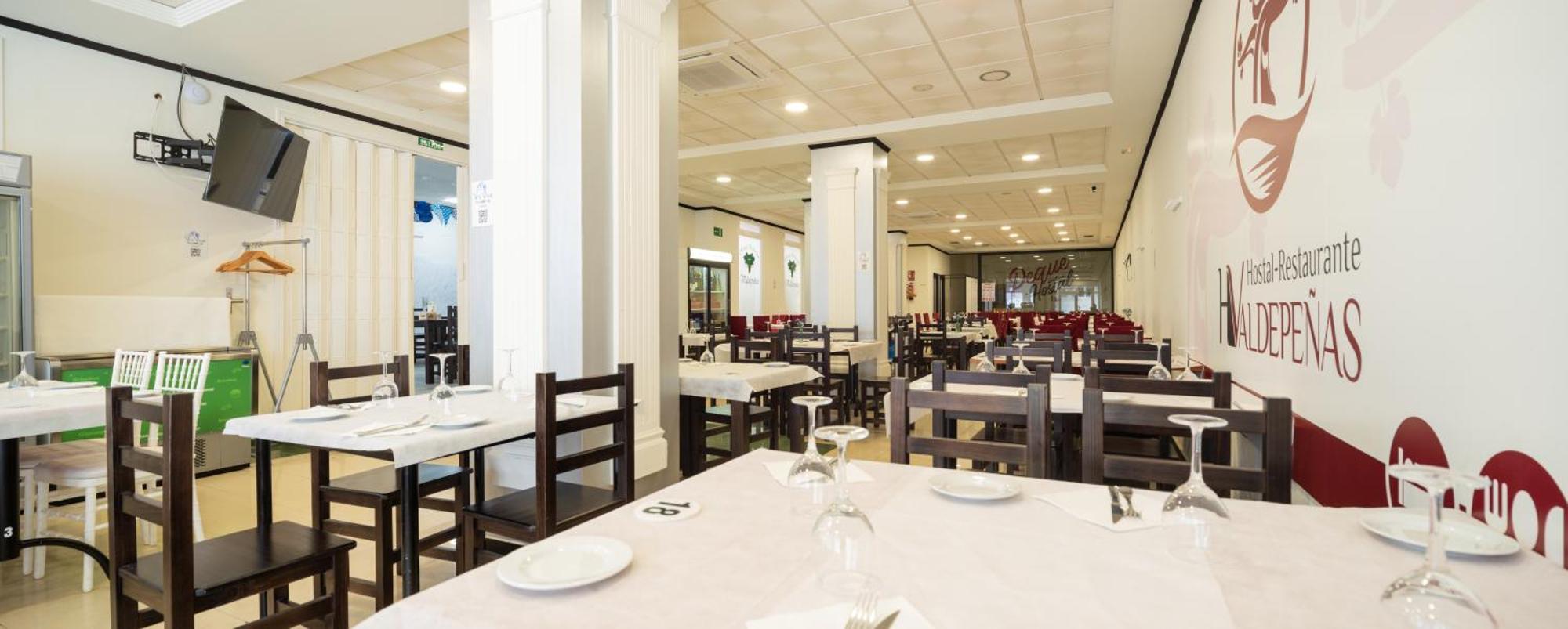 Hostal Valdepenas By Bossh Hotels Exteriör bild